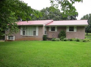 1076 Mulberry St, Burns, TN 37029
