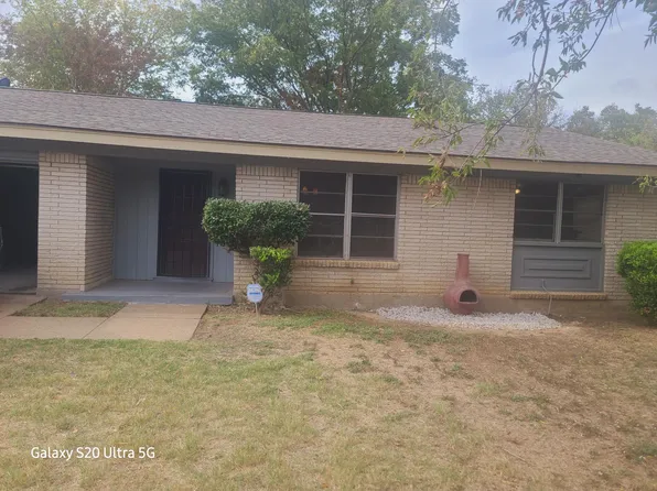 1828 Lucas Dr, Fort Worth, TX 76112