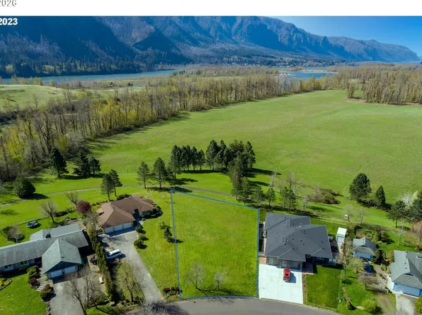 319 Hamilton St, North Bonneville, WA 98639