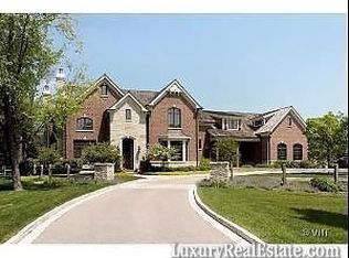 1070 W Anna Ln, Lake Forest, IL 60045