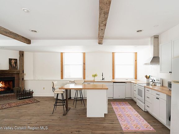 4th image of 56 Willowdale Farm Rd