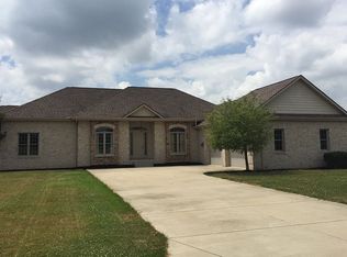 221 Sanctuary Dr, Cortland, OH 44410
