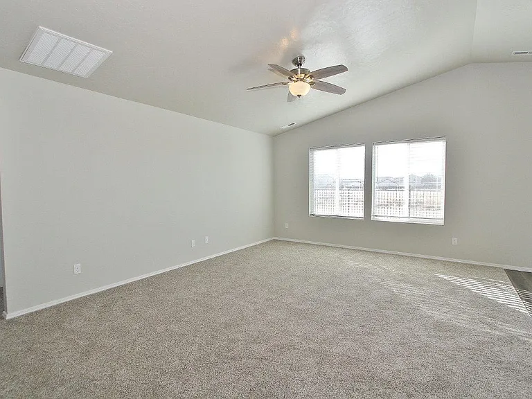 3101 N Saratov Way — Photo 3