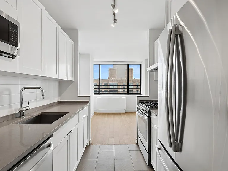 Columbus Cir #S44D — Photo 8