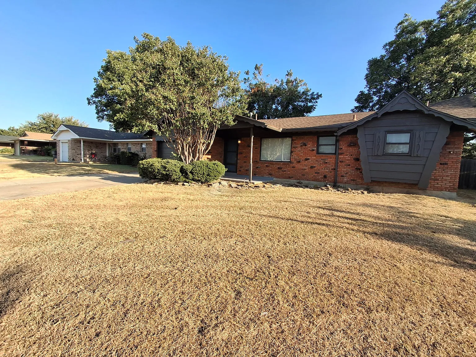 3 bed, 1350 sqft, $1,400 — Photo 2