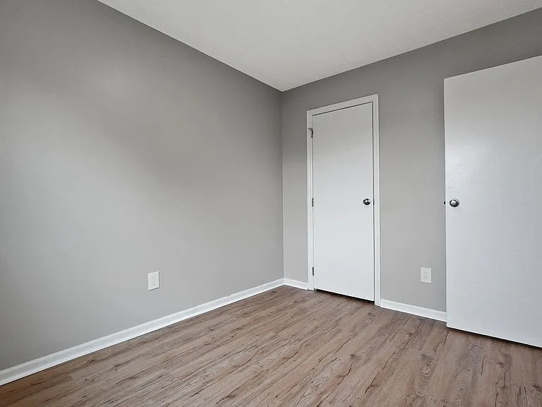 2205 Clarendon Ln — Photo 14