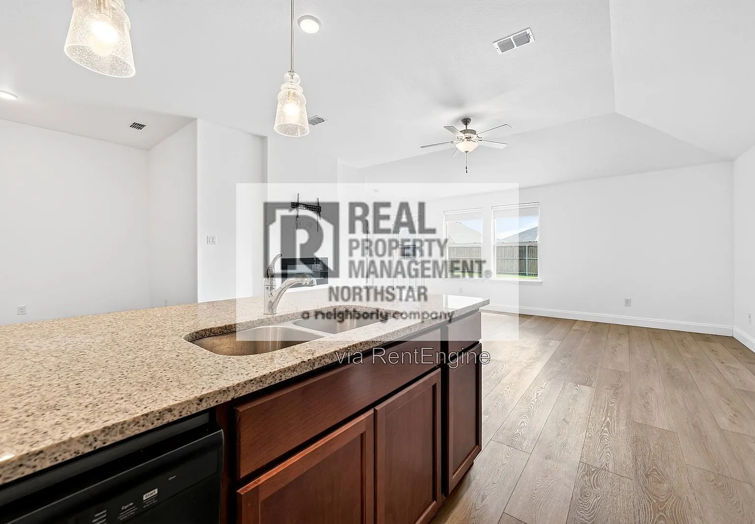 3 bed, 2.0 bath, 1899 sqft, $2,195 — Photo 4