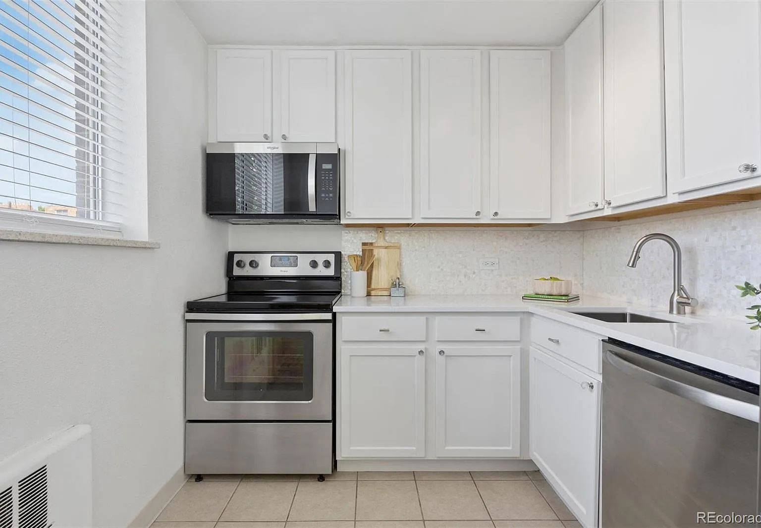2 bed, 2.0 bath, 918 sqft, $2,395 — Photo 4