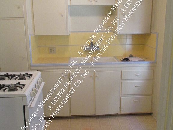 3rd image of 1218 E 2nd St APT 2