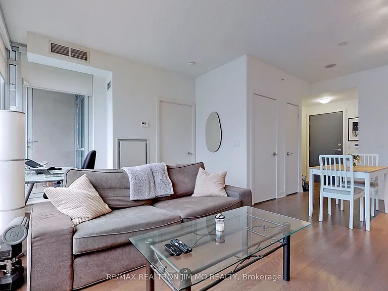 199 Richmond St W #2105 — Photo 5