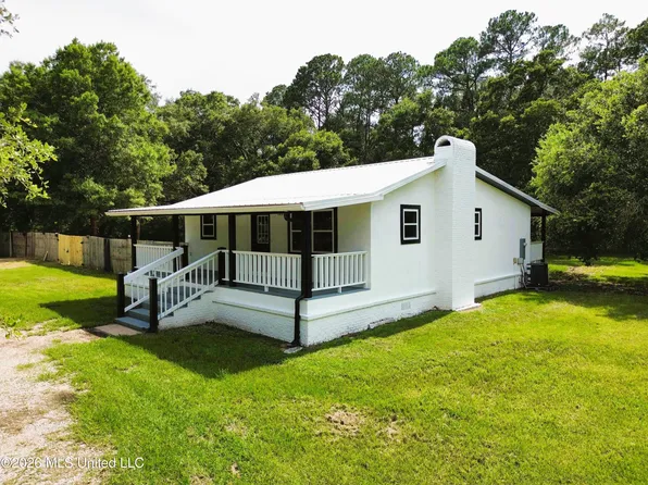 8013 Victoria Dr, Biloxi, MS 39532