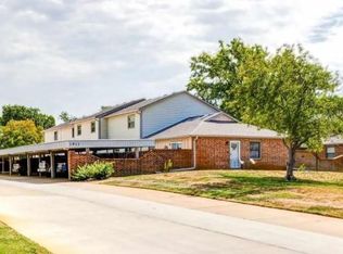 1911 Glendale Rd, Salina, KS 67401