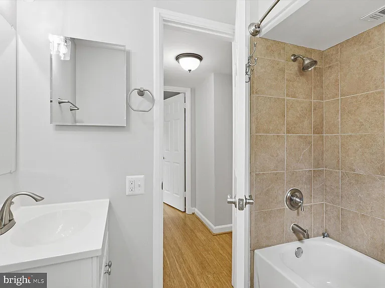 2966 S Columbus St #B2 — Photo 13