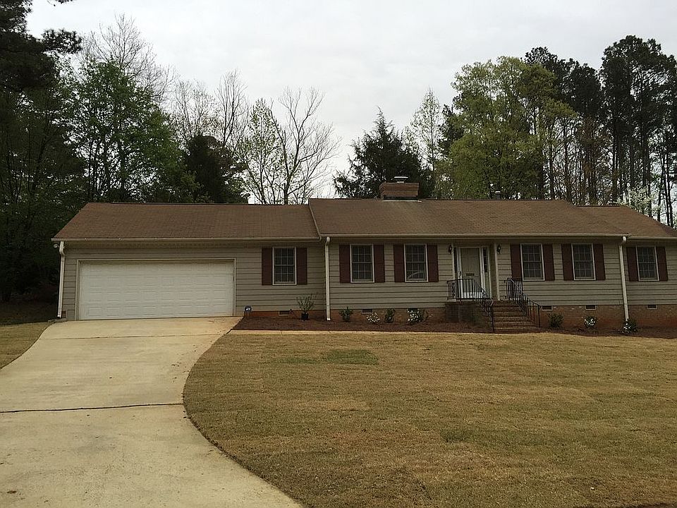 2nd image of 1303 Bloomingdale Dr