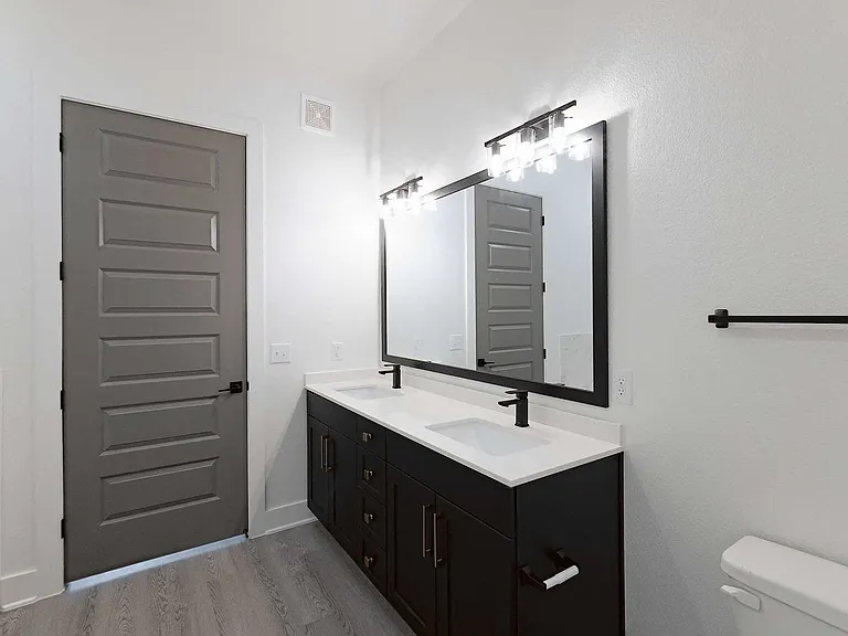 Linz Luxury Living — Photo 135