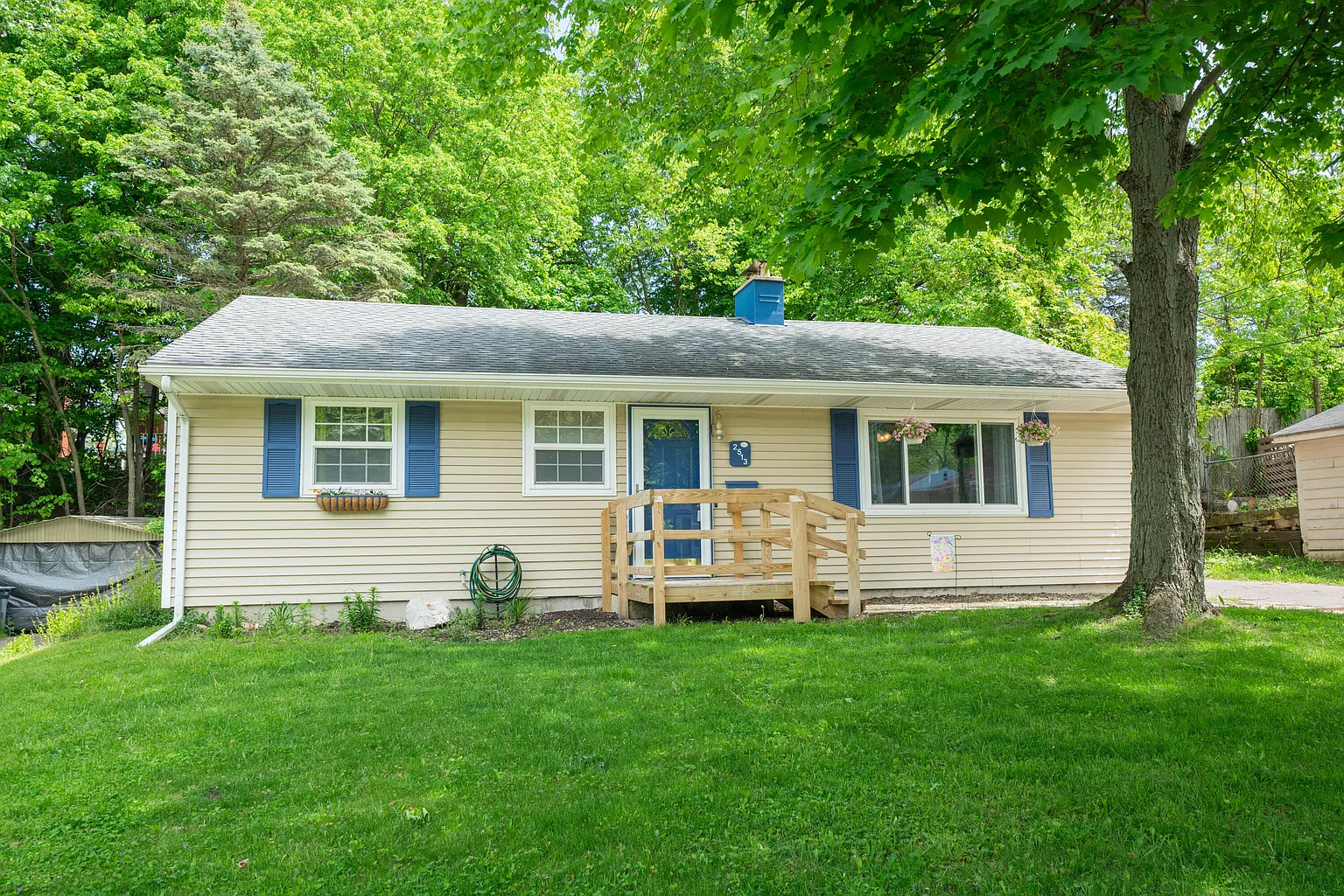 2513 Nora St photo 1
