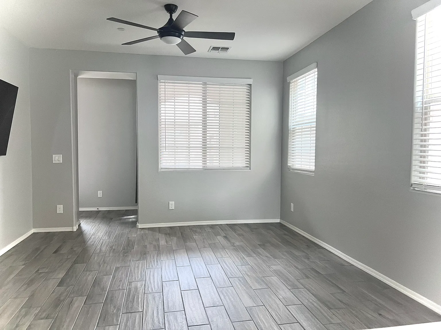 1728 E Dogwood — Photo 2