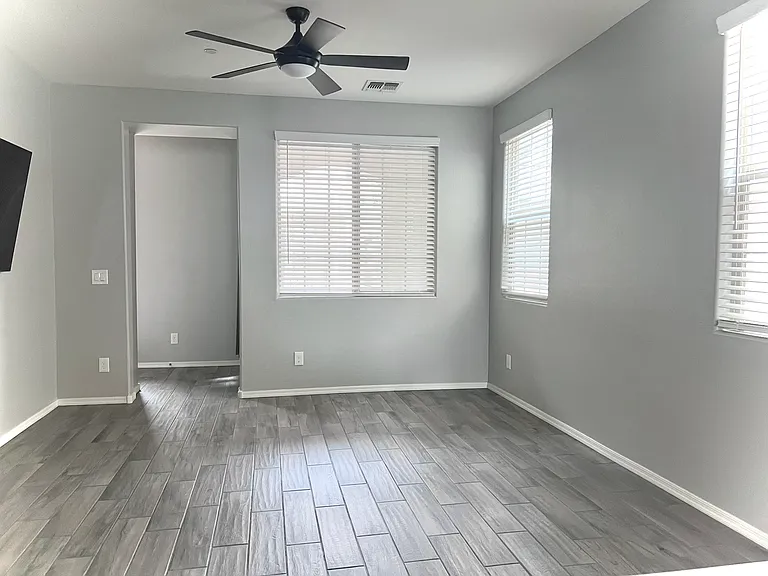 1728 E Dogwood Ln — Photo 2