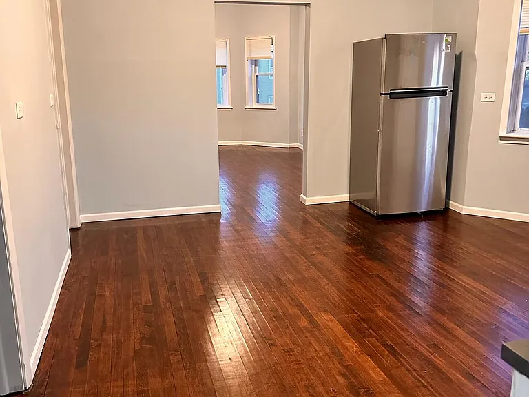 8616 S Escanaba Ave #2F — Photo 6