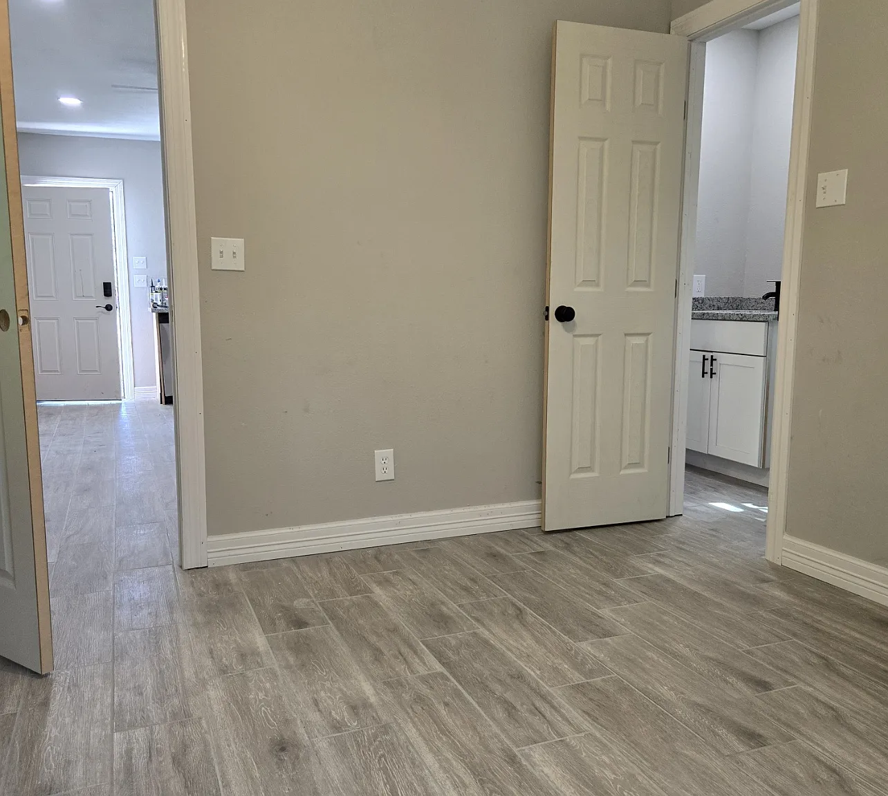 1 bed, 450 sqft, $1,400 — Photo 4