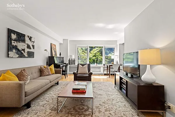 Sold by Sotheby's International Realty | media 10