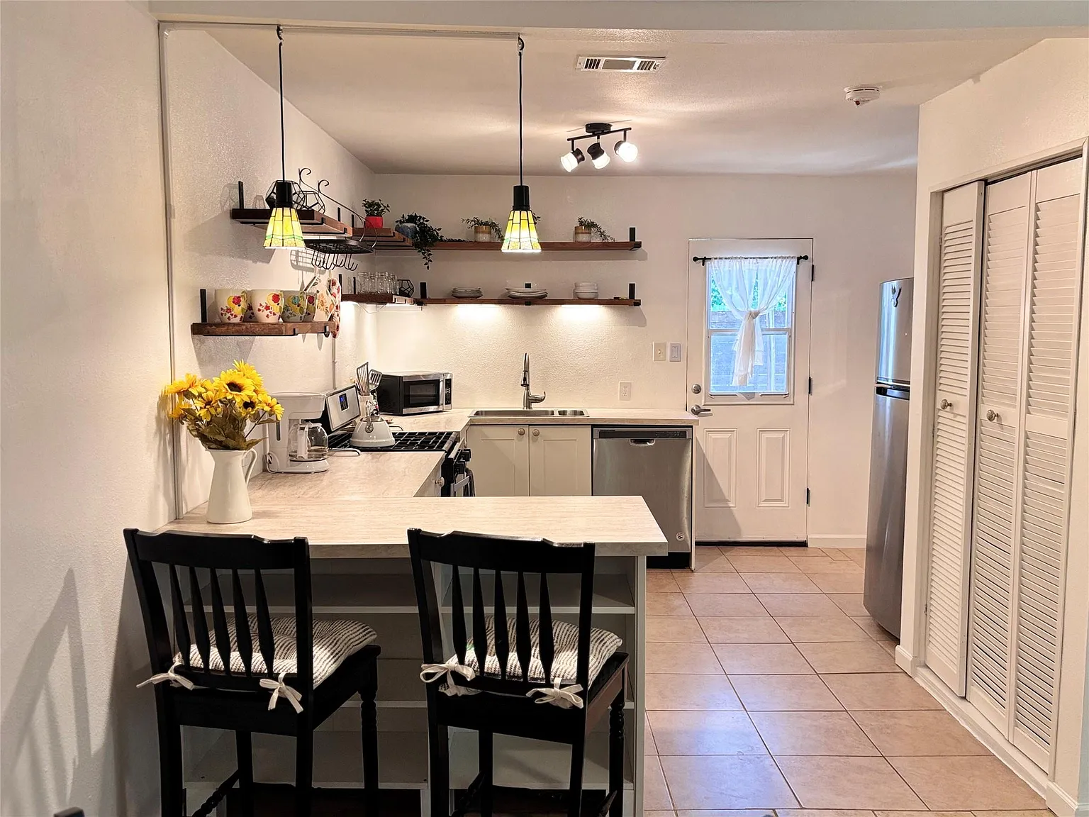 2 bed, 1.0 bath, 650 sqft, $1,850 — Photo 3