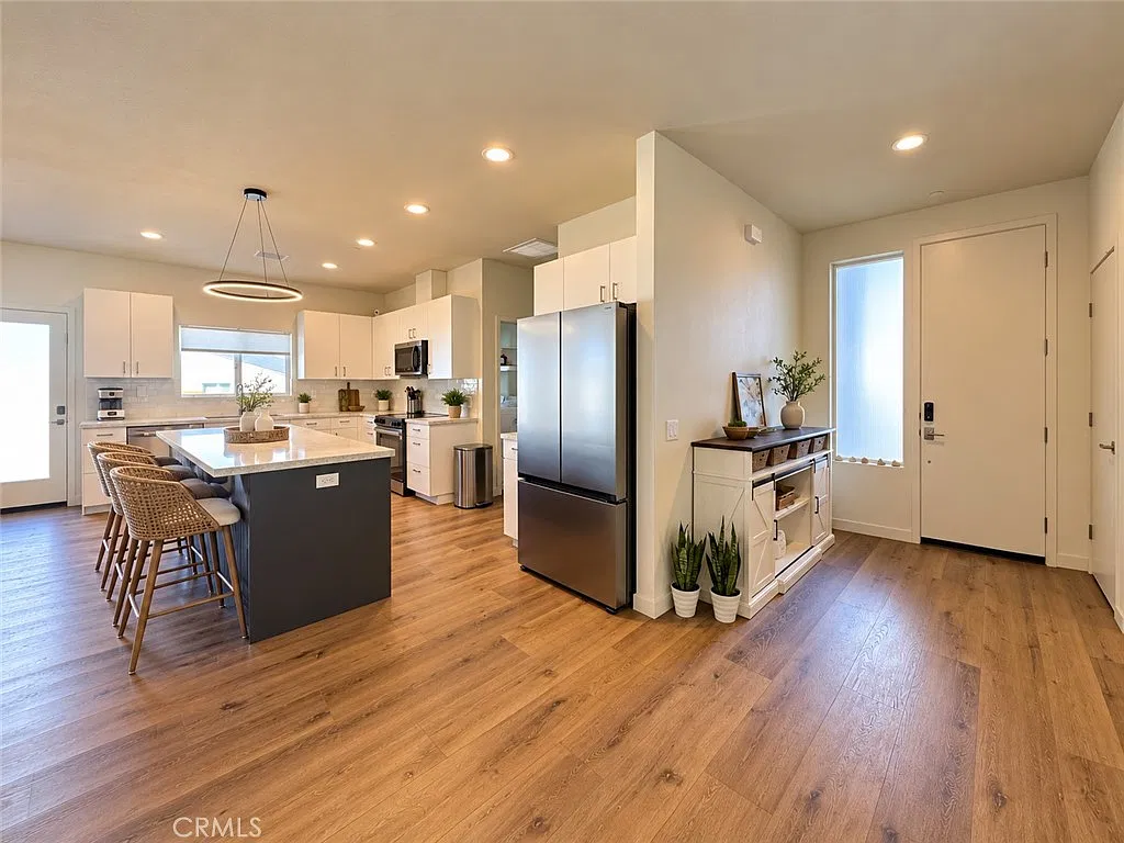 3 bed, 1560 sqft, $3,400 — Photo 4