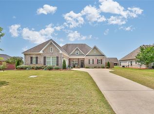 914 E Towne Lake Cir, Opelika, AL 36804