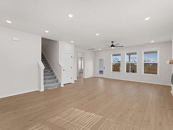 5th image of 3895 Repose St