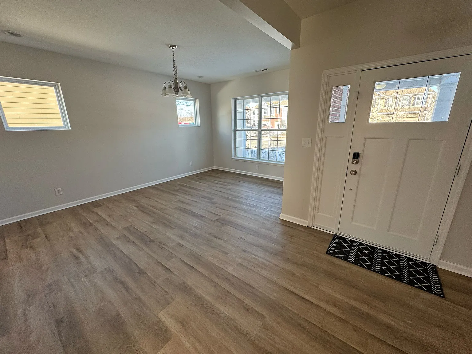 4 bed, 3492 sqft, $3,200 — Photo 2