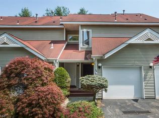 32 Red Oak Ter, Oak Ridge, NJ 07438