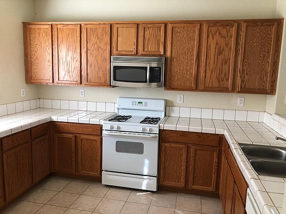 3rd image of 10 Van Horn Ct