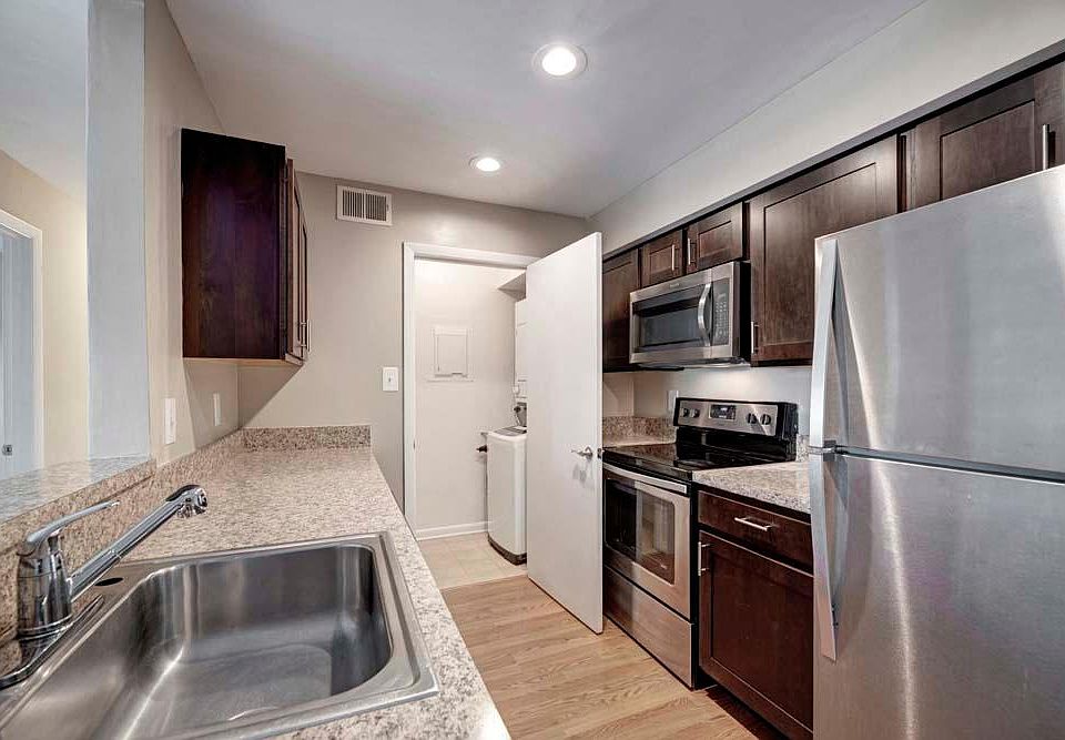 1st image of 5401 Claymont Dr #302