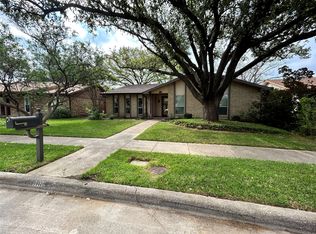 1806 Clear Creek Ln, Carrollton, TX 75007
