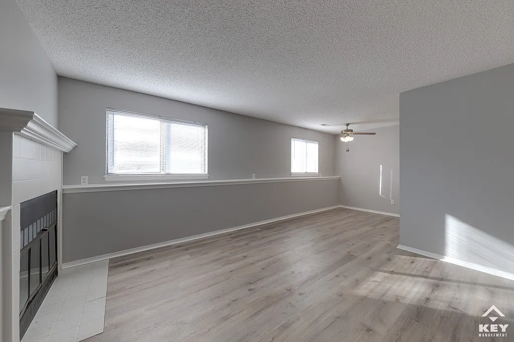 2 bed, 1.5 bath, 990 sqft, $1,100 — Photo 3