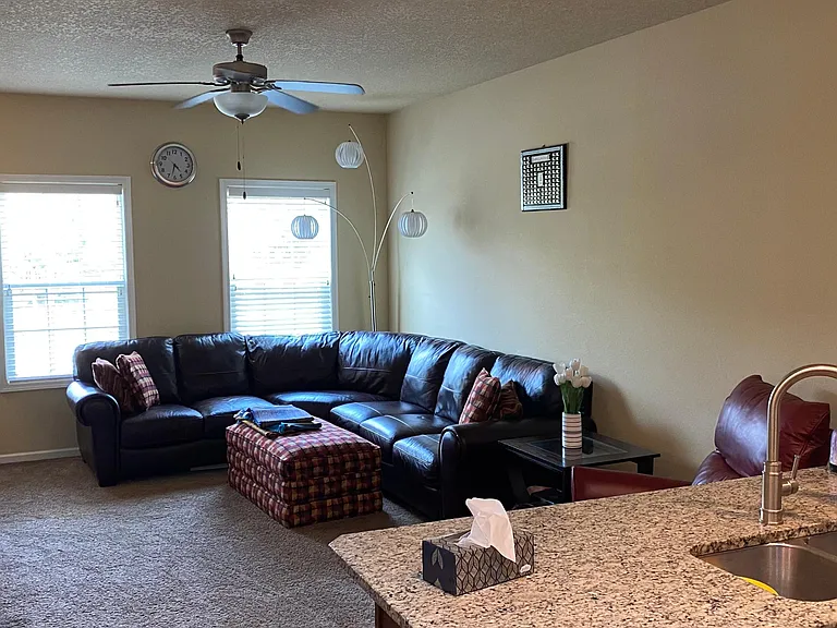 34 SE Booth Ave — Photo 4