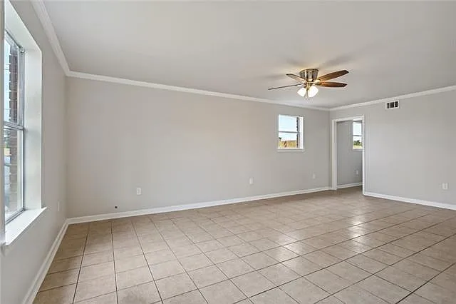 3 bed, 2.0 bath, 1300 sqft, $1,700 — Photo 2