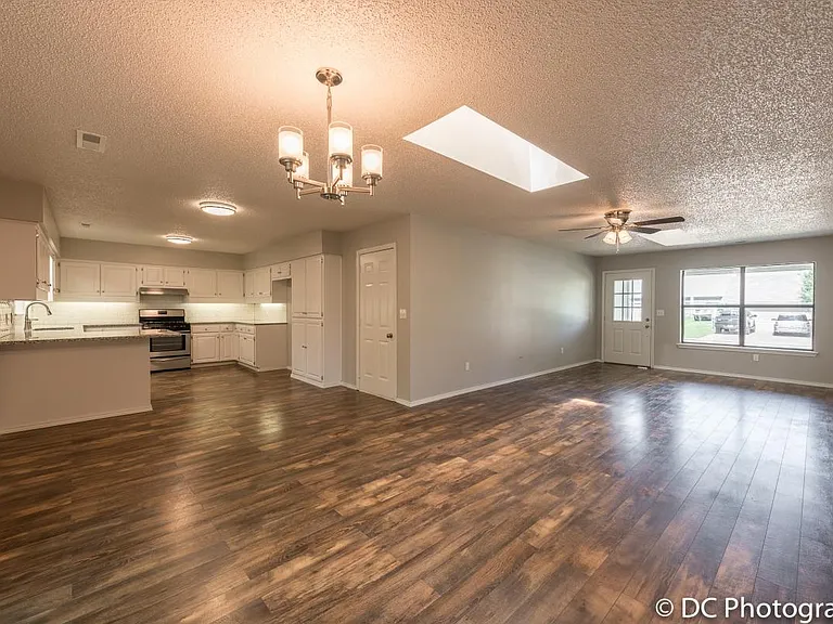 1704 SW D St — Photo 3