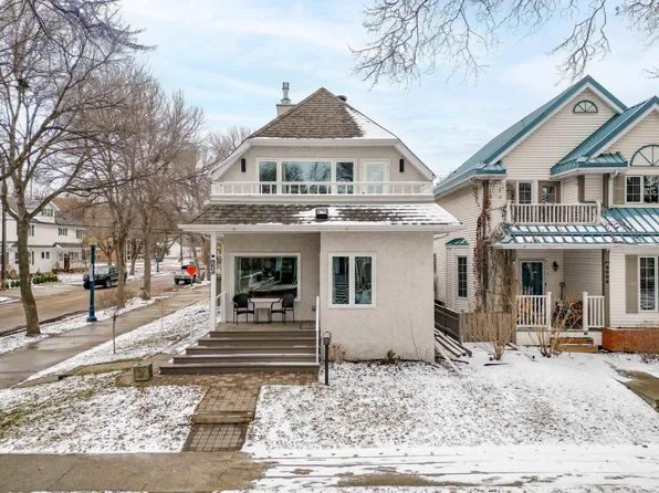 9604 100a St NW, Edmonton, AB T5K 0V8