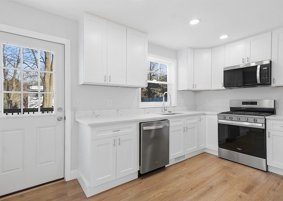 1st image of 19 Garden St #19