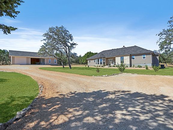 2nd image of 218 Majestic Oaks Dr