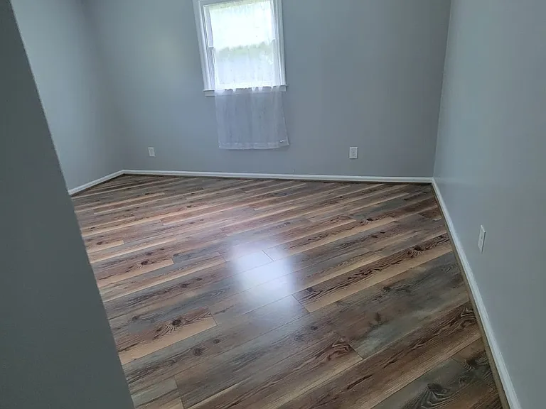 110 Hawthorne Ln — Photo 6