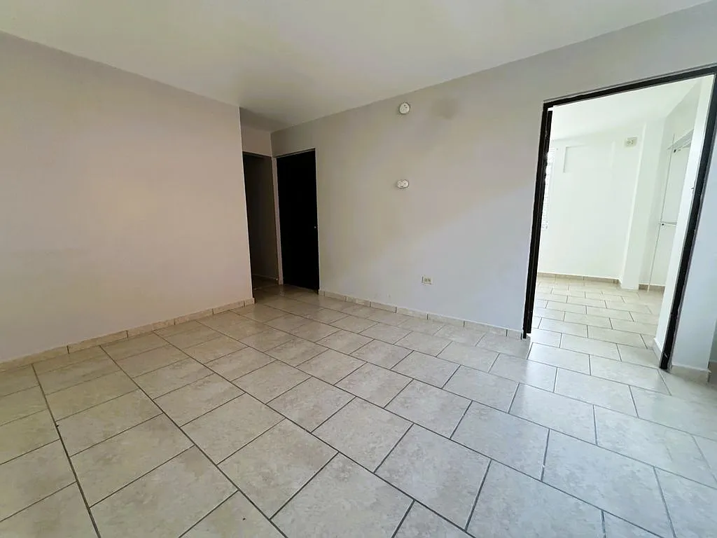 3 bed, 2.0 bath, 300 sqft, $1,300 — Photo 4