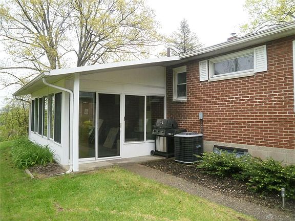 3rd image of 410 Emerick Ave