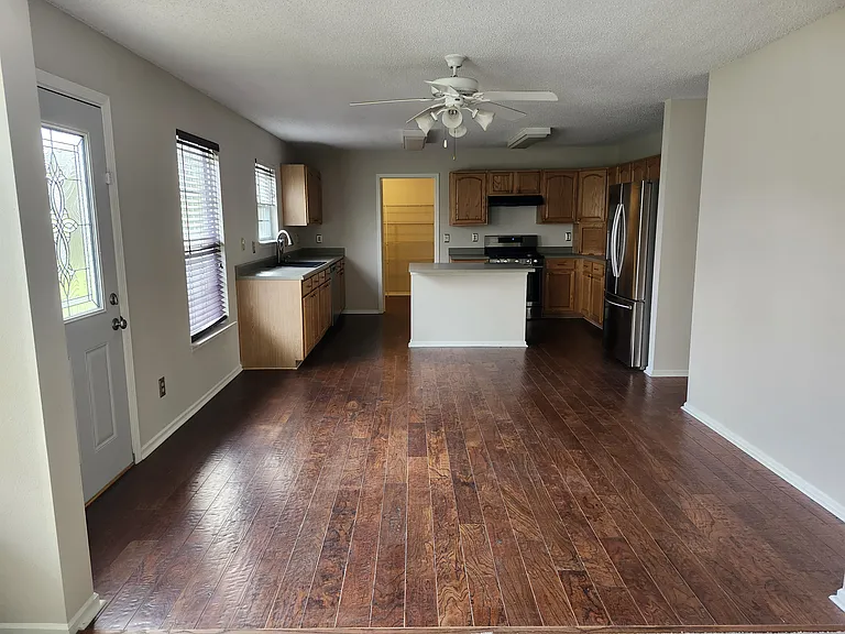 5805 Amber Ln — Photo 9