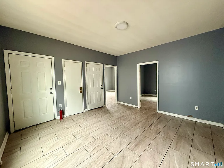 72 Burton St — Photo 2