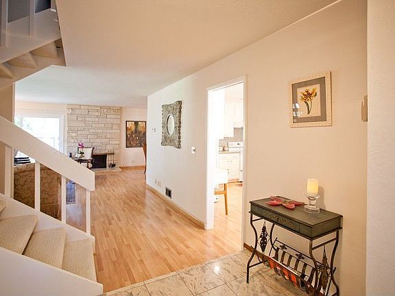 3rd image of 1022 Hyde Ave