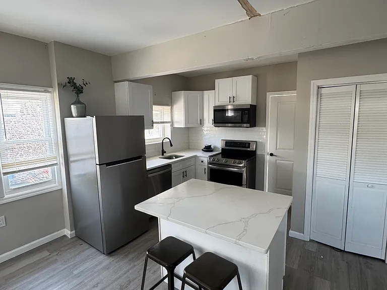 570 Forest Ave #1 — Photo 3