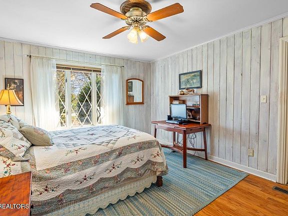 35th image of 4728 N Wildwood Rd