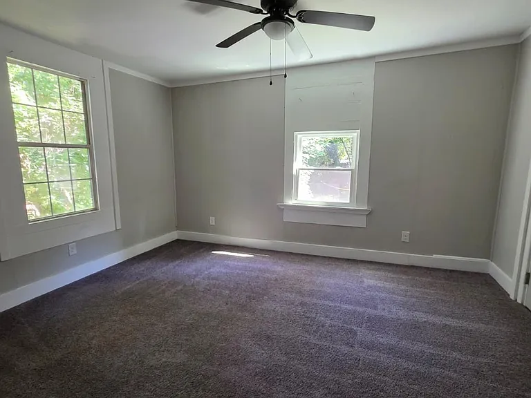 255 Watkins St — Photo 2